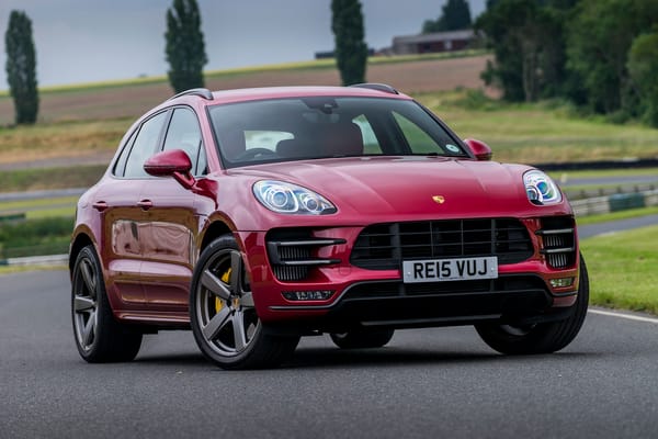 Обои Компактный кроссовер Porsche Macan