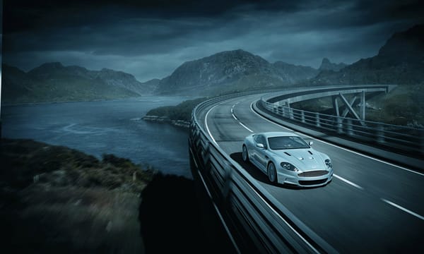 Обои Aston Martin DBS на мосту