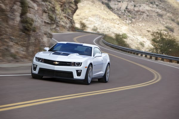 Обои white, camaro zl1, камаро зл1, шевроле, road, chevrolet, дорога, белый