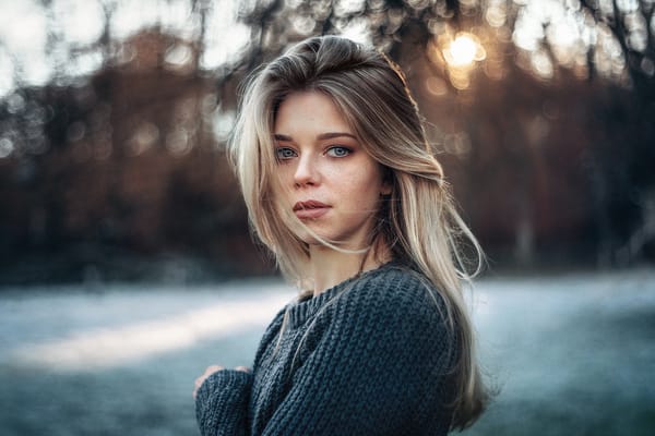 Обои девушка, Martin Kuhn, боке, photographer, глаза, портрет, взгляд, волосы, модель, красивая