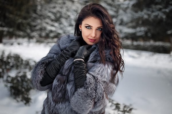 Обои women, snow, fur, gloves, women outdoors, portrait, depth of field