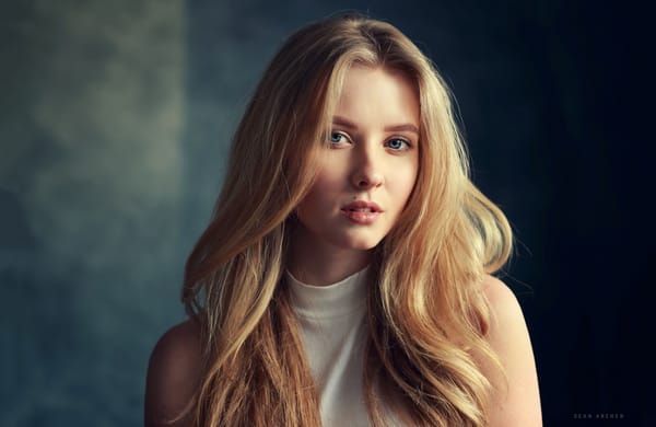 Обои Sean Archer, photographer, модель, взгляд, девушка