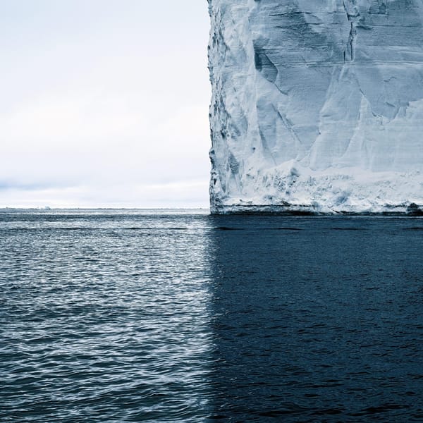 Обои Тихий океан, david burdeny, Лед, Размышления, горизонт, берег, Айсберг, Волнами, Синий, Скала, Атлантический океан