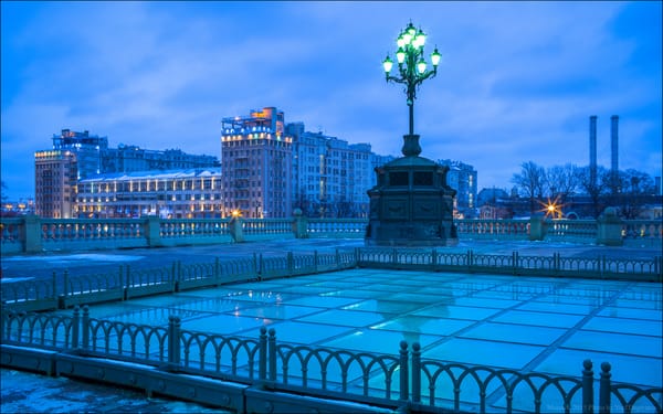Обои москва, юрий дегтярёв, набережная, россия