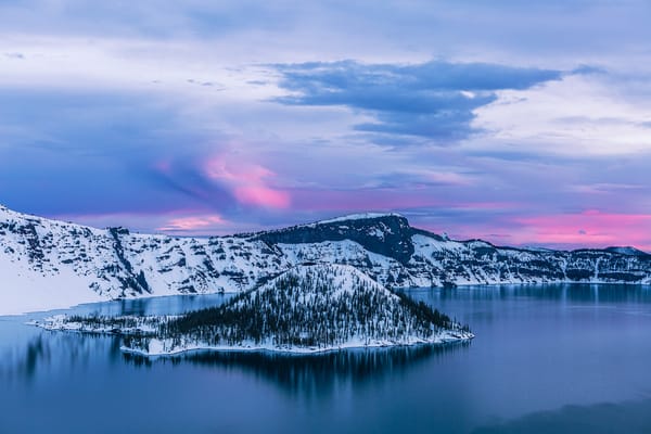 Обои озеро, кратерное озеро, орегон, crater lake national park, зима, рассвет, озеро крейтер, остров, восход, природа