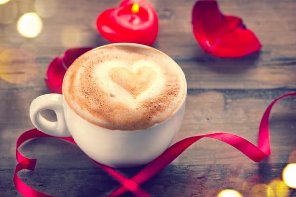 Обои розы, сердечка, valentine`s day, роз, любовь, романтик, влюбленная, кофе, день святого валентина, свеча, сердце, лепестки