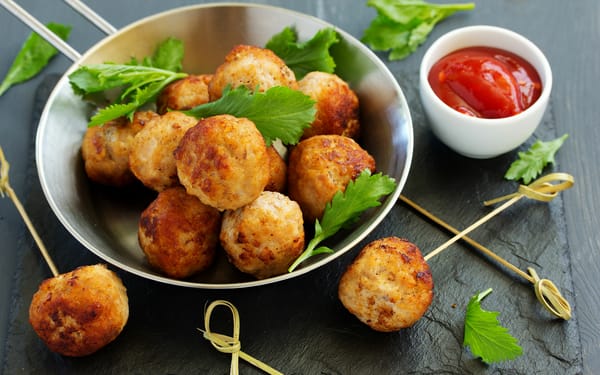 Обои мясные шарики