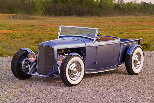 Обои Стильный ретро автомобиль Ford Roadster Pickup,1932 года