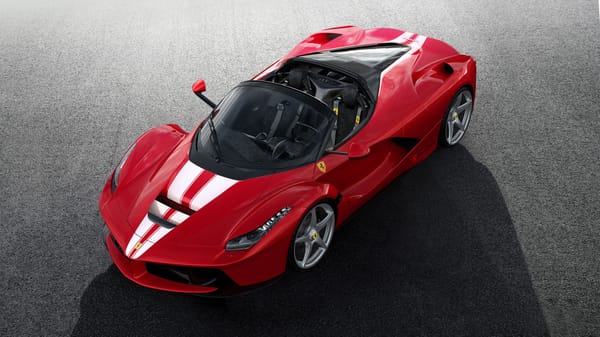 Обои Красный спортивный автомобиль Ferrari LaFerrari Aperta вид сверху