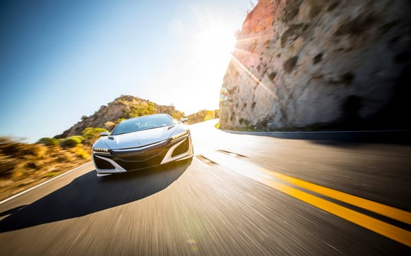 Обои Спортивный автомобиль Acura NSX,2017 на трассе под солнцем