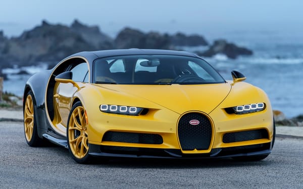 Обои Желтый спортивный автомобиль Bugatti Chiron,2018