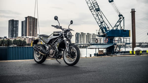 Обои Черный стильный мотоцикл Husqvarna Svartpilen 401,2018