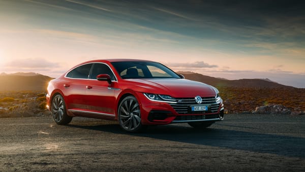 Обои Красный стильный автомобиль Volkswagen Arteon 4MOTION R-Line,2017