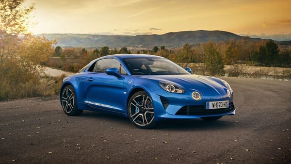 Обои Синий автомобиль Alpine A110 Premiere Edition,на фоне горизонта