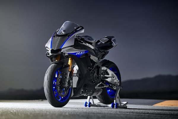 Обои Стильный новый мотоцикл Yamaha YZF-R1M,2018 года