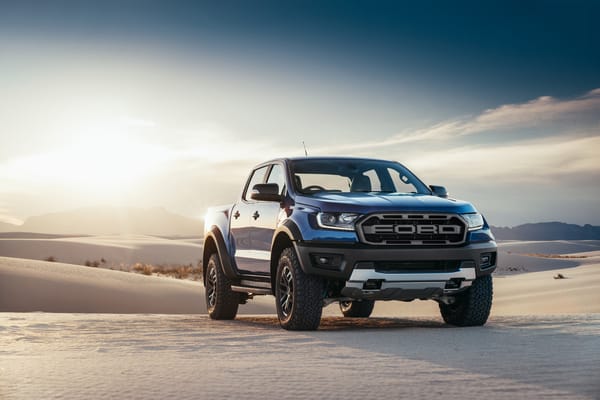 Обои Синий пикап Ford Raptor,2019 года на песке