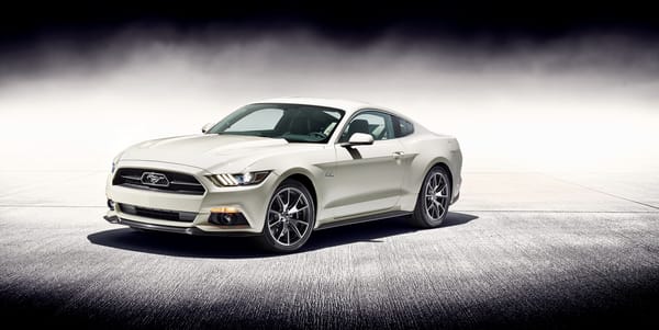 Обои Серебристый автомобиль Ford Mustang GT 50 Years