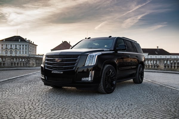 Обои Черный автомобиль Cadillac Escalade Black Edition 2018
