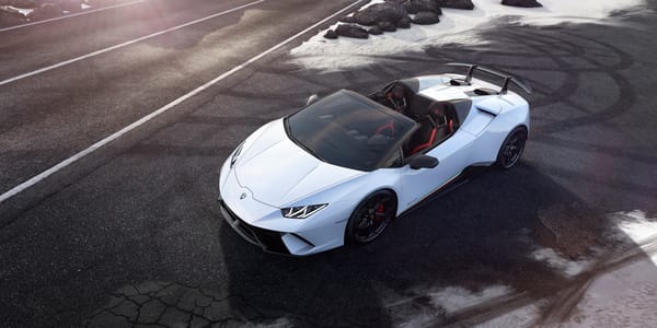 Обои Быстрый белый кабриолет Lamborghini Huracan