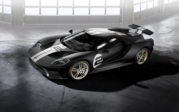 Обои Серебристый спортивный автомобиль Ford GT 66 Heritage
