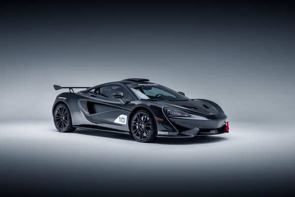 Обои Спортивный автомобиль McLaren 570S MSO X на сером фоне