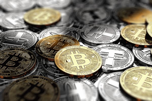 Обои Монеты Bitcoin и Tether