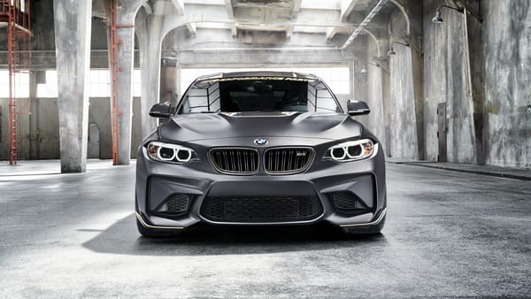 Обои Серебристый автомобиль BMW M2 M,2018 вид спереди