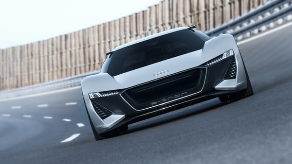 Обои Серебристый быстрый автомобиль Audi PB 18 E-Tron