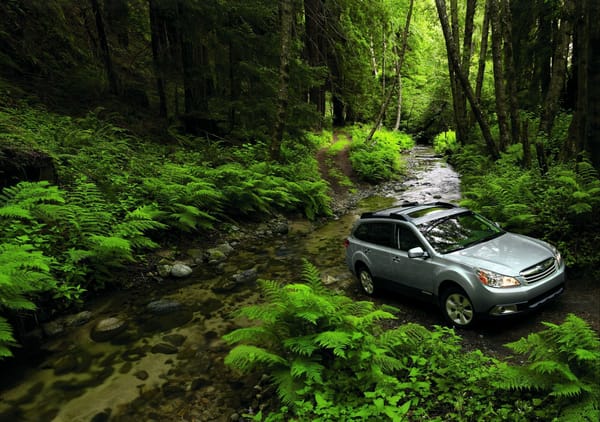 Обои Надежный автомобиль Subaru Outback