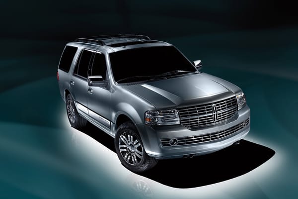 Обои Надежная машина Lincoln Navigator 2014