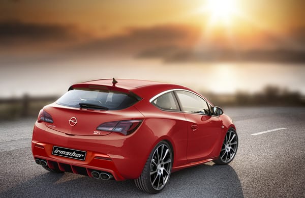 Обои Тест драйв автомобиля Opel Astra GTC 2014
