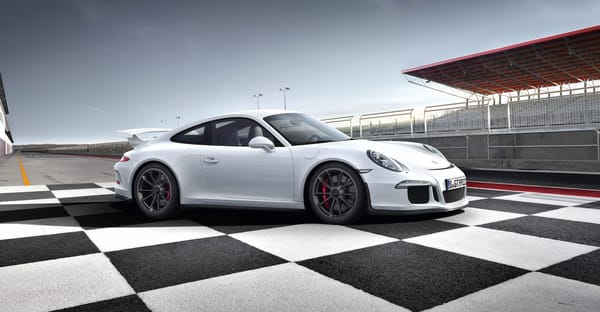 Обои Тест драйв автомобиля Porsche 911 Turbo 2014