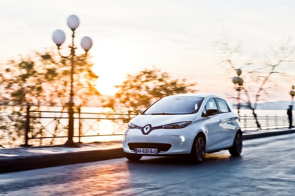 Обои Надежная машина Renault Next Two 2014