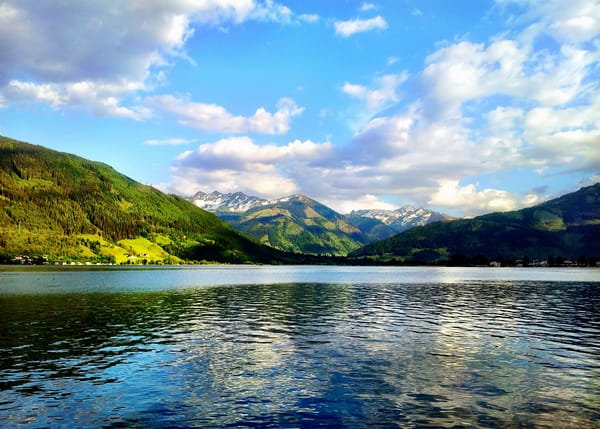 Обои Водная гладь озера на курорте Цель-ам-Зее,Австрия
