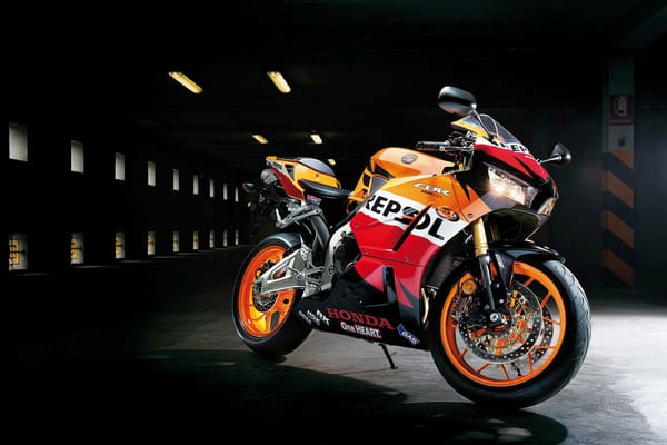 Обои Красивый мотоцикл Honda CBR 600 RR