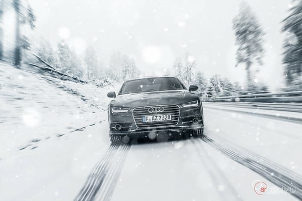 Обои Ауди А7 на зимней дороге
